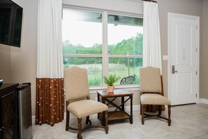 Interior - Walk to Remi's Ridge & Hayes Hollow Century Oak Casita - Near Canyon Lake (Spring Branch)