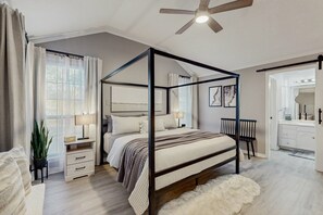 書桌、熨斗/熨衫板、上網、床單