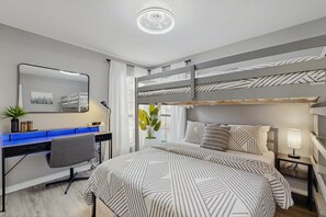 Desk, internet, bed sheets - Stunning Rivrefront 3BR with Hot tub, water view! (Seguin)