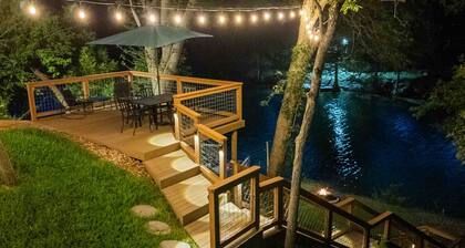 Stunning Rivrefront 3BR with Hot tub, water view!