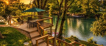 Stunning Rivrefront 3BR with Hot tub, water view!