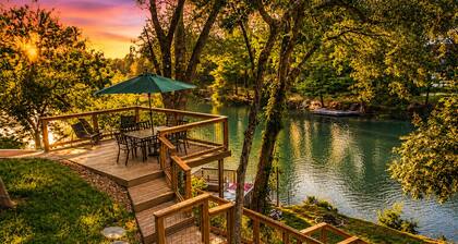 Stunning Rivrefront 3BR with Hot tub, water view!