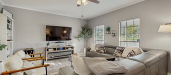 Stunning Rivrefront 3BR with Hot tub, water view!