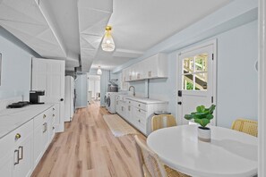 Private kitchen - Newly Renovated Basement Oasis within 5 Star VRBO Lake Oswego Home (Lake Oswego)