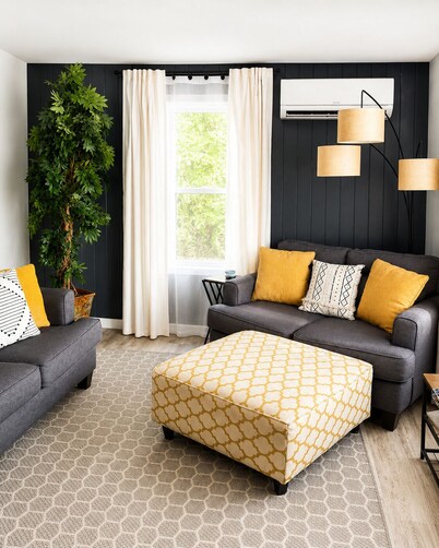 Park-Front Cottage, Walk to River, Train & Downtown - Dreamweaver Cottage