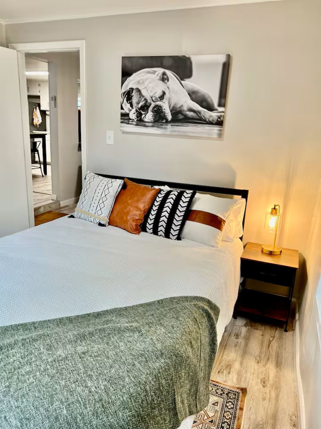 2 bedrooms, travel cot, free WiFi, bed sheets