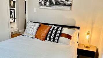 2 bedrooms, travel cot, free WiFi, bed sheets