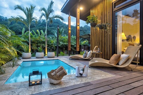NEW PEACEFUL CASA SWAN~ SMALL POOL WITH A VIEW~STARLINK~ A/C~ 