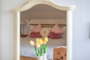 Tabla de planchar con plancha, wifi y ropa de cama 