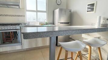 Fridge, microwave, oven, stovetop