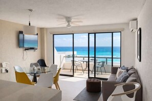 TV, offices - Colorful Classic Beachfront + Oceanview Apartment (Cancún)