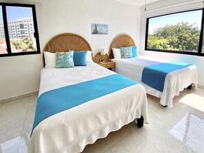 Iron/ironing board, WiFi, bed sheets - The Best Location in Hotel Zone! (Cancún)