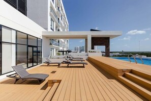 Pool - Cancun 1BR | Lagoon View | Rooftop Pool & Gym (Cancún)