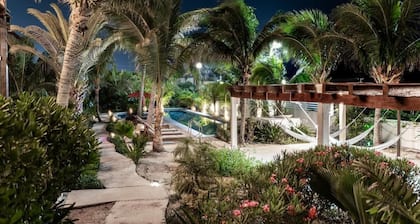 Isla Mujeres Villa - Pool & Ocean View - Sleeps 4