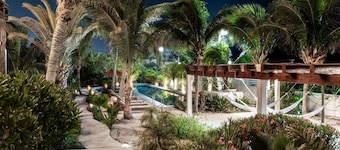 Isla Mujeres Villa - Pool & Ocean View - Sleeps 4