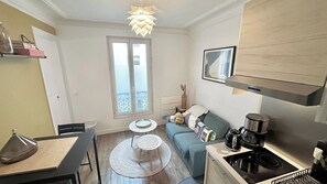 Interior - Elegant 2-room apartment - 10 min from Montmartre (Paris)