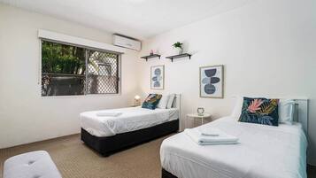 2 bedrooms, iron/ironing board, WiFi, bed sheets