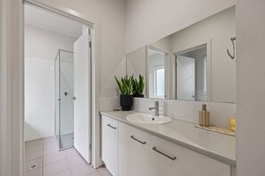 Douche, serviettes fournies