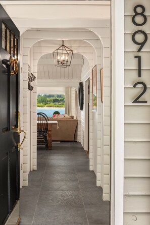 Interior - Experience Waterfront Luxury on the Burton Peninsula, Vashon Island (Vashon)