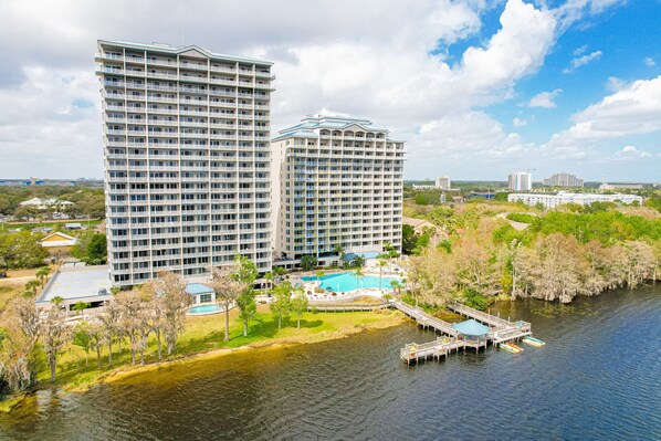 Exterior - Lakefront condo with amazing views, pool, & hot tub - steps from the beach (Orlando)