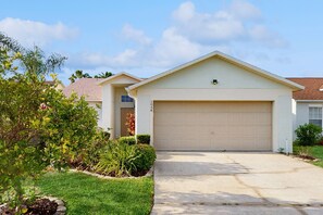 Exterior - Spacious Retreat with Private Pool, Enclosed Yard, WiFi & Game Room (Clermont)