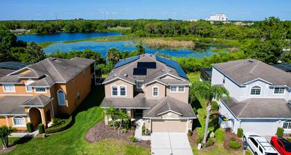 Stunning house with lanai, pool, ping-pong, full kitchen, & WiFi