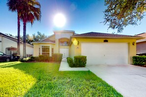 Exterior - Snowbird-friendly home near Disney with private pool, lanai, tennis, basketball (Davenport)