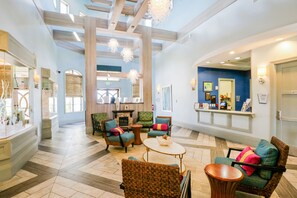 Lobby - Modern townhome with private pool, hot tub, central AC, and private washer/dryer (Davenport)