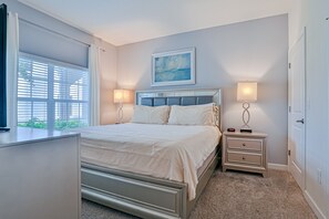 Iron/ironing board, free WiFi, bed sheets - Modern townhome with private pool, hot tub, central AC, and private washer/dryer (Davenport)