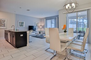 Dining - Modern townhome with private pool, hot tub, central AC, and private washer/dryer (Davenport)
