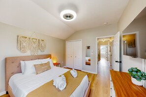 5 bedrooms, desk, iron/ironing board, travel cot - Harmony Villa | Family-friendly home in Davenport with a game room & pool (Davenport)