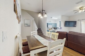 Dining - Wonderful, two-level home close to theme parks with W/D, central AC & patio (Davenport)