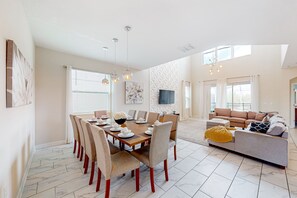 Dining - Luxury home with a private pool & game room - resort amenities, great location (Kissimmee)