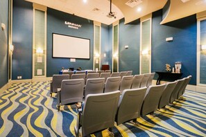 Meeting facility - Inviting home near theme parks with private heated pool, lanai, patio & W/D (Davenport)