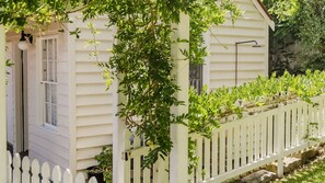 Property grounds - Donovan's Cottagen - Close to Milton Delights (Milton)