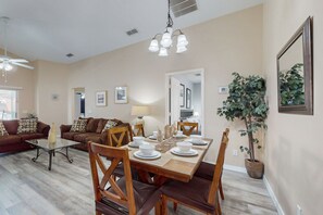 Dining - Your Florida Getaway for Fun, Pool, and Games, not far from Disney (Davenport)