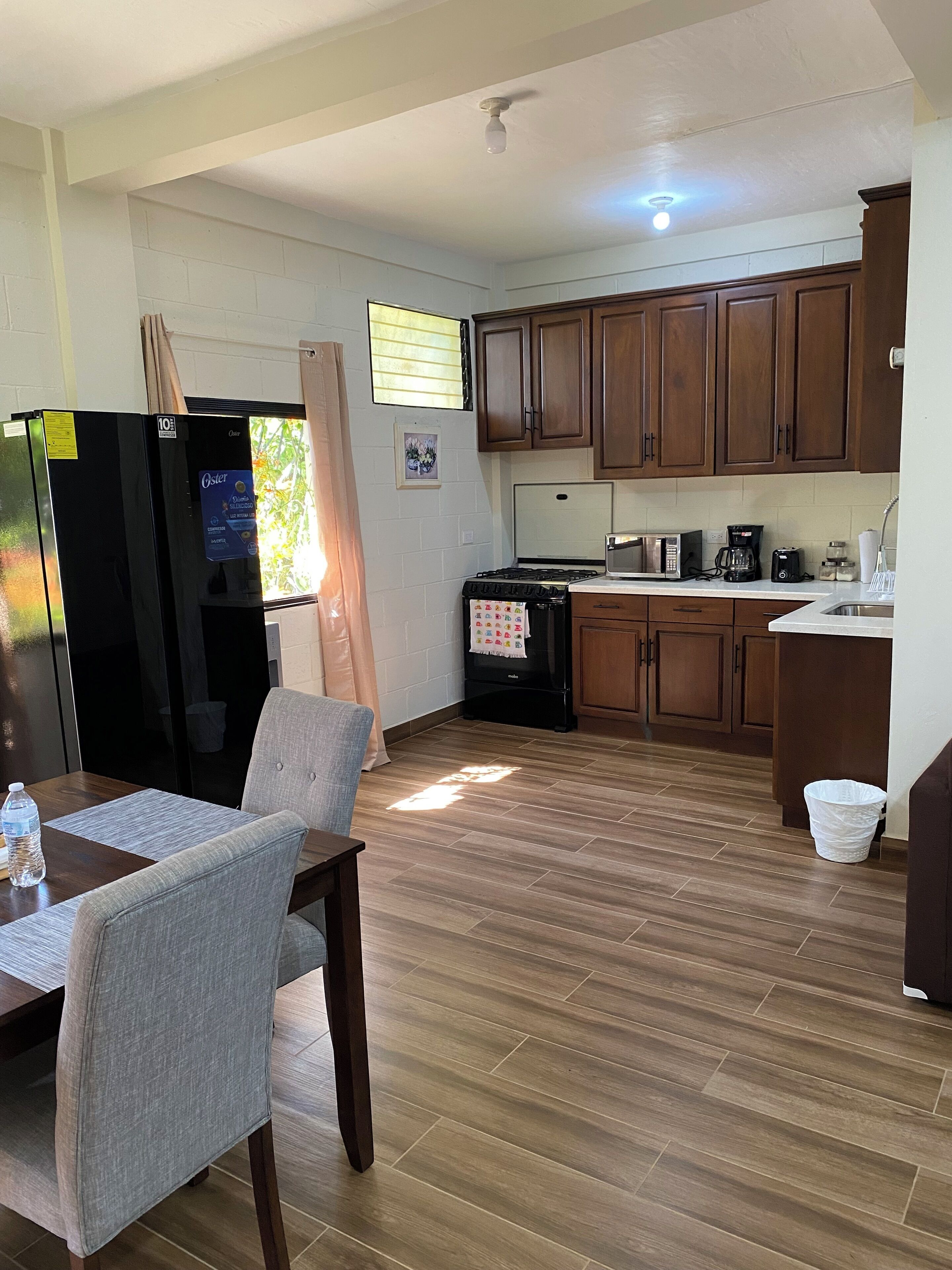 Cottage familiare, vista città | Ristoranti