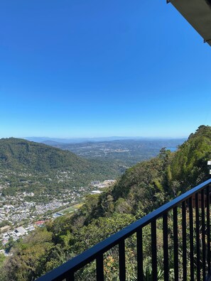 Family Cottage, City View | Property grounds