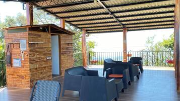 Familien-Ferienhaus, Stadtblick | Terrasse/Patio