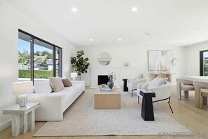 Televisión, chimenea, videojuegos y futbolito 