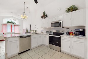 Fridge, microwave, oven, stovetop - Single-level home with private pool, game room, & W/D - near golf/Disney (Davenport)