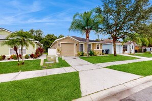 Exterior - Dog-friendly, private pool , central AC, full kitchen, WiFi, Snow-bird friendly (Davenport)