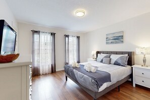 4 bedrooms, iron/ironing board, free WiFi, bed sheets - Dog-friendly, private pool , central AC, full kitchen, WiFi, Snow-bird friendly (Davenport)