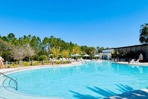A heated pool - Stylish vacation home with open layout, sunny patio & near attractions (Davenport)