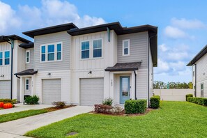 Exterior - Stylish vacation home with open layout, sunny patio & near attractions (Davenport)