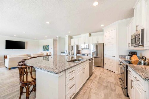 Stunning Home with Private Pool/Pool Spa, Golf Course View, & Home Theater