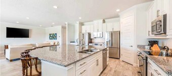 Stunning Home with Private Pool/Pool Spa, Golf Course View, & Home Theater