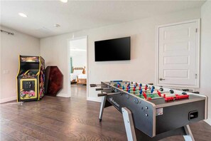 Game room - Stunning Home with Private Pool/Pool Spa, Golf Course View, & Home Theater (Kissimmee)