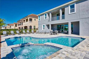 A heated pool - Stunning Home with Private Pool/Pool Spa, Golf Course View, & Home Theater (Kissimmee)