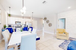 Dining - Bright home with private pool, Washer/Dryer and Internet (Kissimmee)